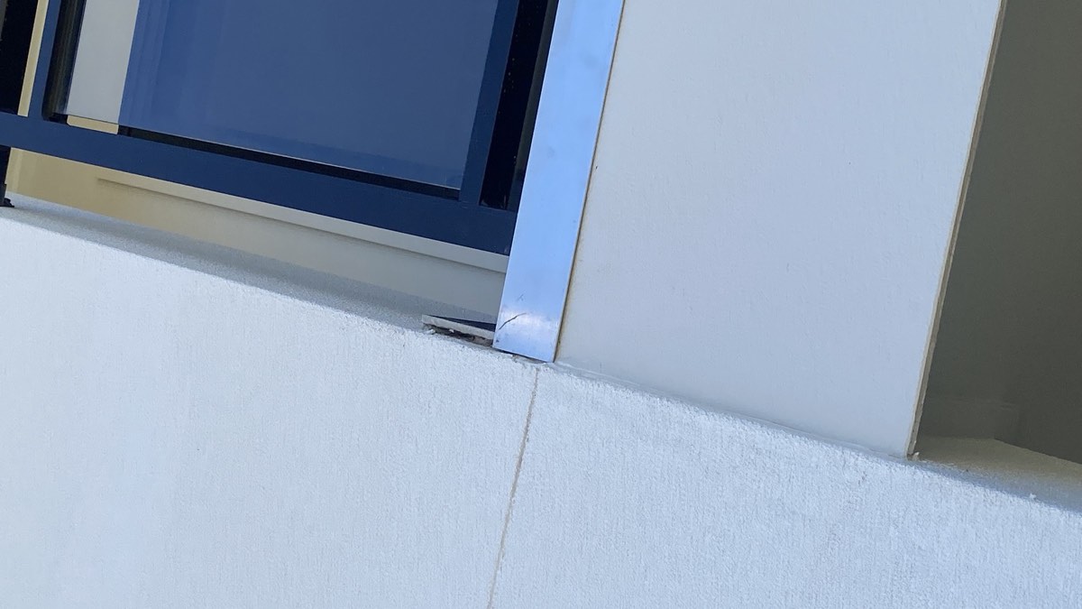 Tile adhesion on an external area, Box Hill