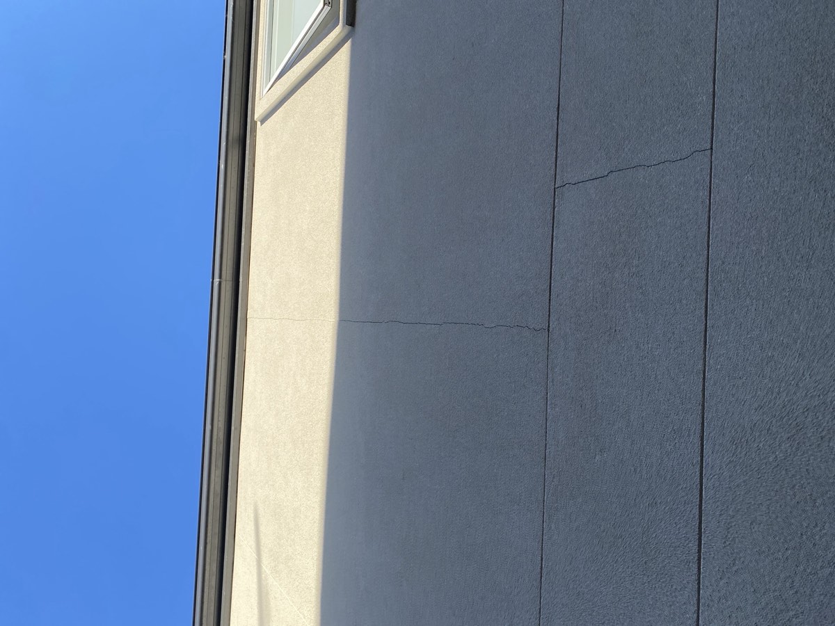 Cladding cracking, recorded on a defect investigation in Box Hill