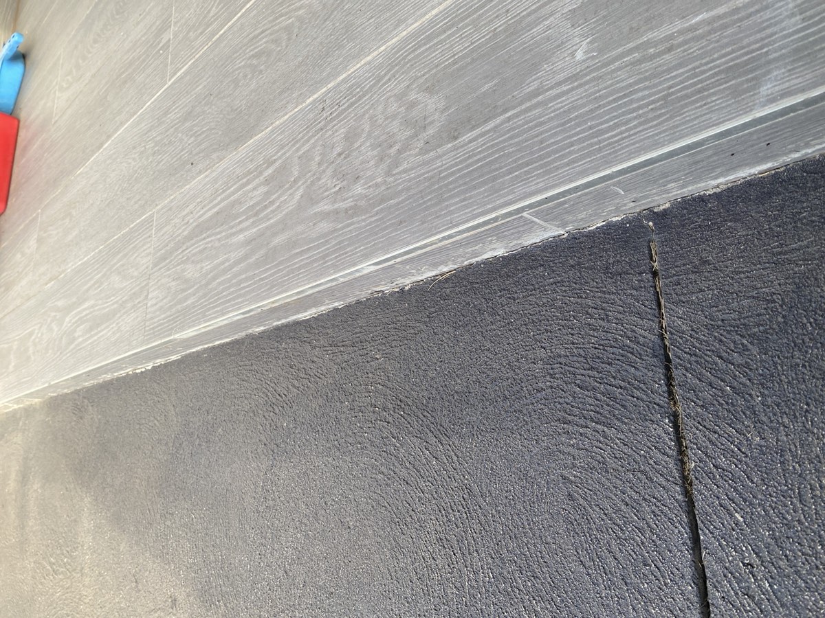 Isolation joints not installed, recorded during a handover inspection in Box Hill